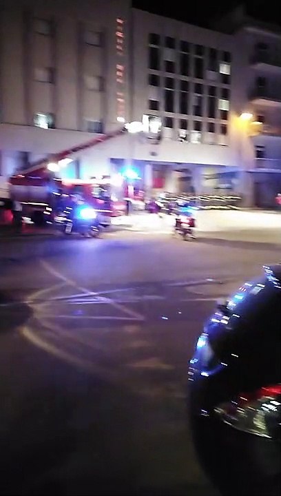 Reggio Calabria, l'arrivo delle forze dell'ordine al comando dei Vigili del Fuoco per il picchetto d'onore