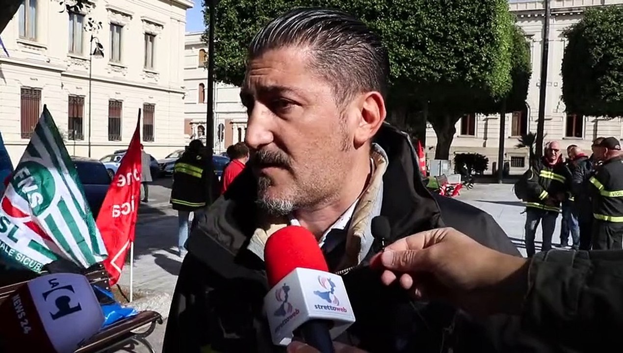 Reggio Calabria, protesta dei Vigili del Fuoco a Piazza Italia. Callea: "da anni rivendichiamo piÃ¹ diritti"