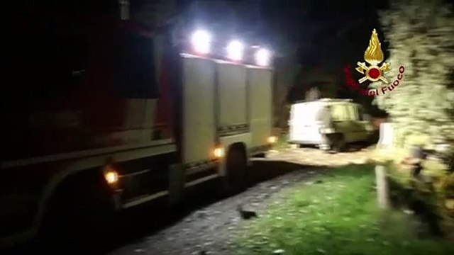 Esplosione a Barcellona Pozzo di Gotto: i Vigili del Fuoco cercano i dispersi, ecco le immagini