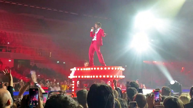 Mika, 13 anni dopo Lollipop Ã¨ piÃ¹ travolgente che mai dal palco di Reggio Calabria