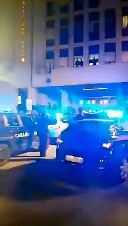 Reggio Calabria, le immagini del picchetto d'onore delle forze dell'ordine ai Vigili del Fuoco dopo la morte di Nino Candido