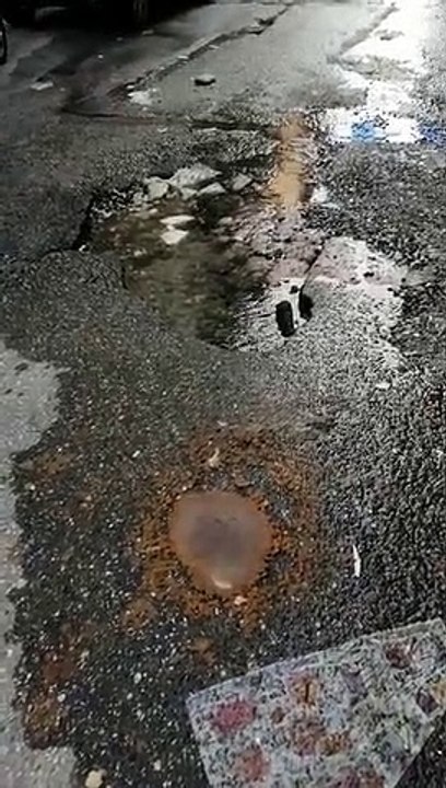 Reggio Calabria: copiosa perdita di acqua in via Sbarre inferiori, le immagini