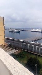 Coronavirus, lunghe code a Villa San Giovanni: presidiano le forze dell'ordine