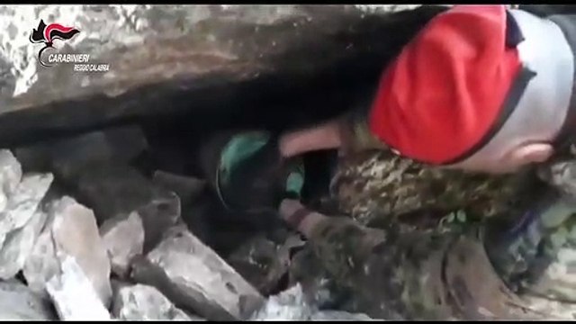 Reggio Calabria, rinvenuto arsenale di armi occultato in un muro a PlatÃ¬: le immagini