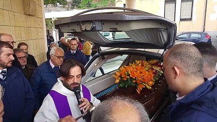 Reggio Calabria: il feretro di Giovanni Gangeri che entra all'Eremo