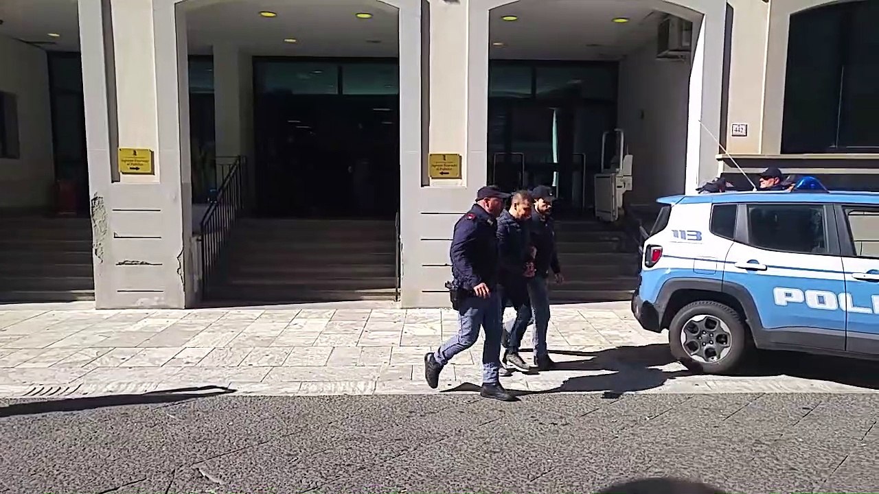 Operazione â€œEyphemos": gli arrestati lasciano la Questura di Reggio Calabria