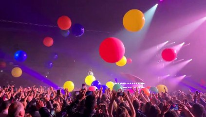 Mika conclude il concerto di Reggio Calabria sulle note di Grace Kelly