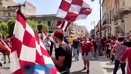 Festa Reggina, i tifosi: "ce ne andiamo in Serie B"