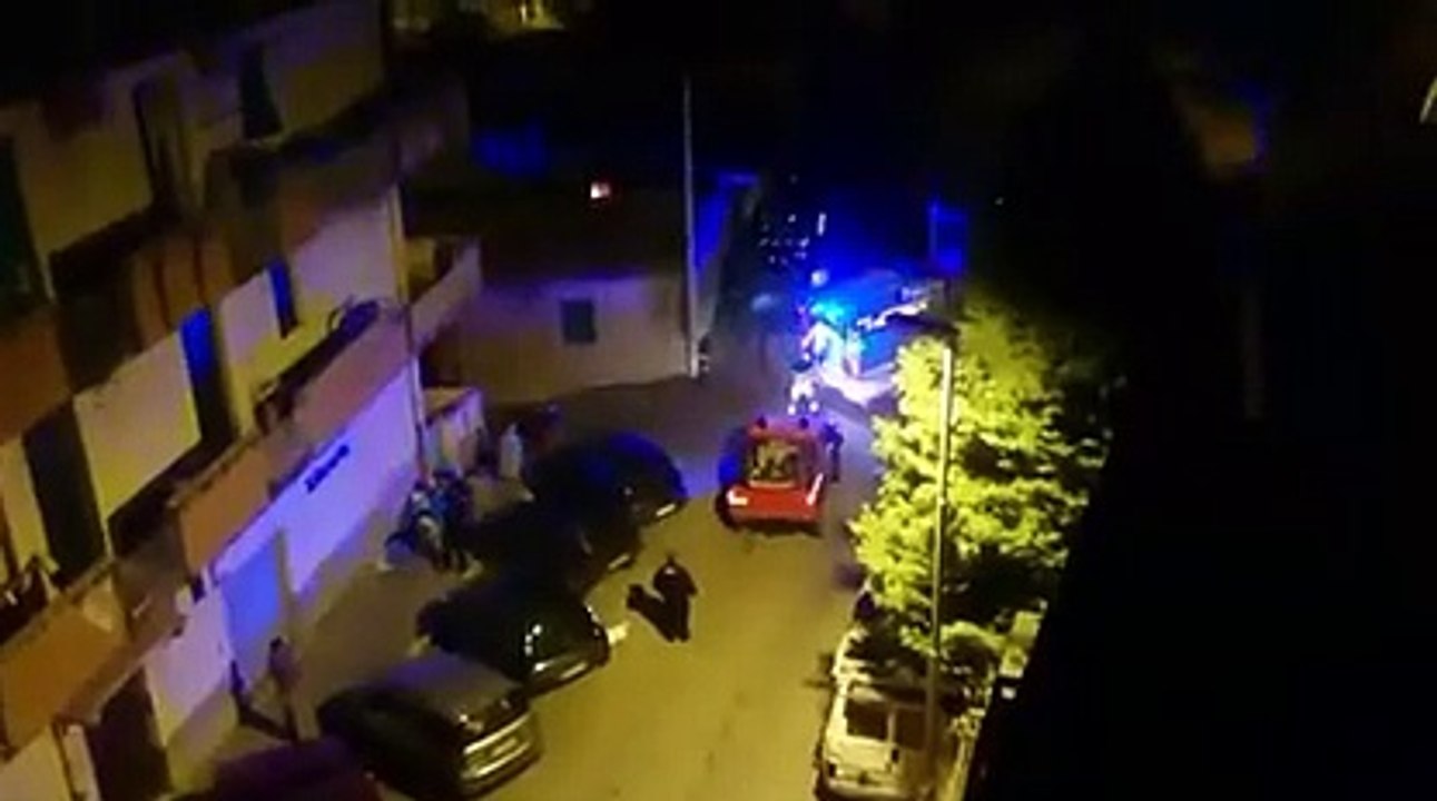 Incendio a Reggio Calabria: vigili del fuoco in azione