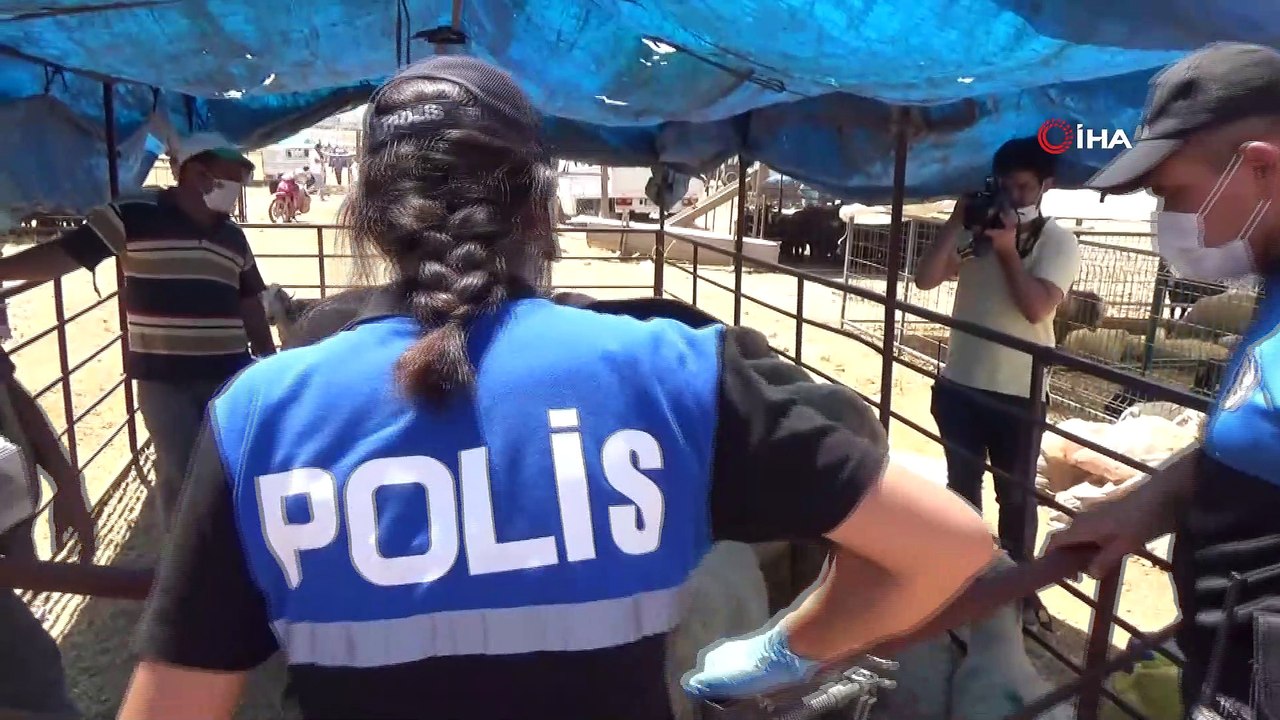 Polis önce sahte para uyarısı yaptı,sonra sahte parayla kurban aldı
