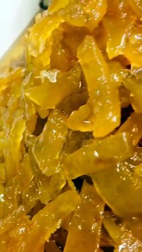 Reggio Calabria: la preparazione delle bucce del Bergamotto per il nuovo gusto della Gelateria Cesare