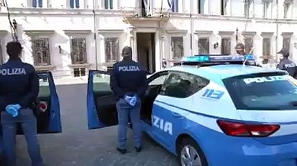 Coronavirus, a Palazzo Chigi il minuto di silenzio per l'agente Guastamacchia