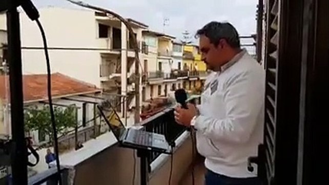 Marina di San Lorenzo: il flash mob religioso organizzato da Don Zampaglione