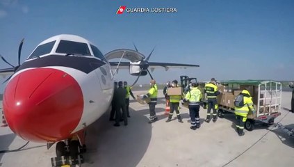 Coronavirus: la Guardia Costiera trasporta dispositivi di protezione individuale, le immagini