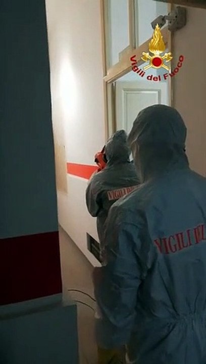 Messina: i Vigili del Fuoco impegnati a sanificare i locali della sede della Croce Rossa