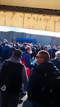 Coronavirus, situazione paradossale agli sbarchi per Messina: a rischio la salute dei pendolari dello Stretto