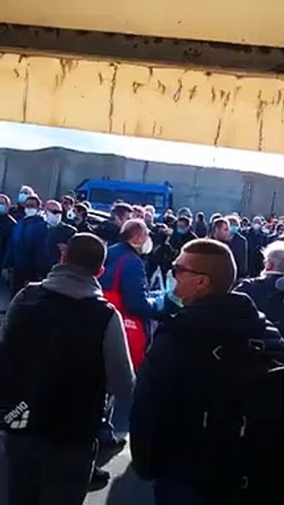 Coronavirus, situazione paradossale agli sbarchi per Messina: a rischio la salute dei pendolari dello Stretto