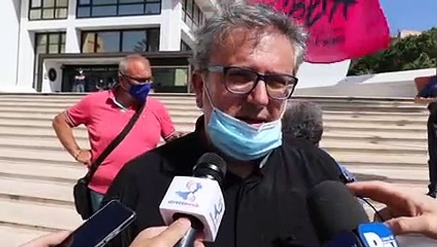 Rifiuti a Reggio Calabria, sit-in di Libera al Consiglio Regionale. Don Ennio Stamile: situazione insostenibile