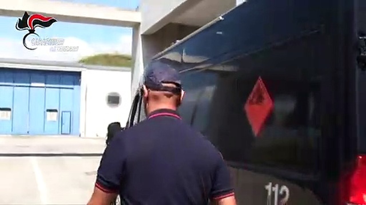 Rinvenuto e distrutto un ordigno esplosivo in Calabria, le immagini