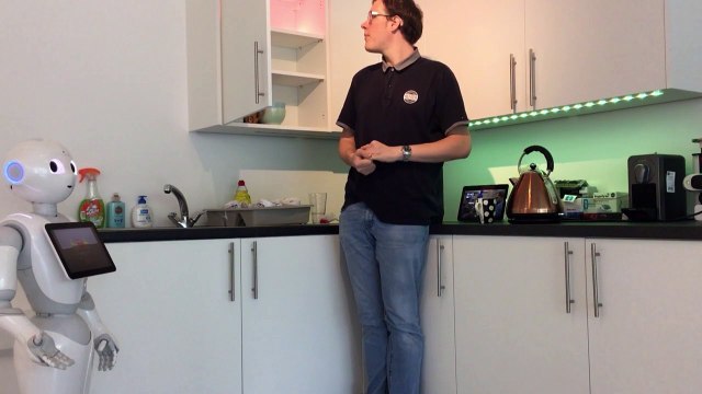 En Escocia programan robots para asistir a personas aisladas