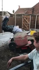 Une bétonnière c'est mieux qu'un manège à Disney