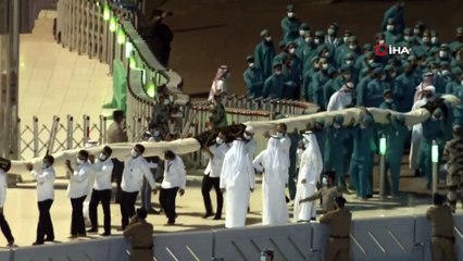 - Kabe'nin örtüsü değiştirildi