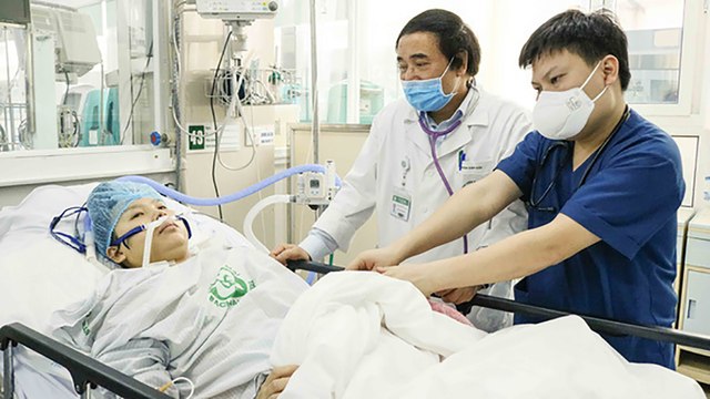 Hy hữu người phụ nữ cùng lúc vượt qua 2 căn bệnh ung bướu | VTC