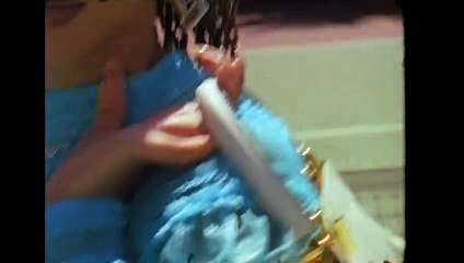 Fendi  تتعاون مع كلوي وهالي للترويج لحقيبة Peekaboo في حلتها الجديدة