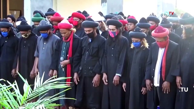 Lebaran Hari Ini (30/7), Jamaah An-Nadzir Gunakan Masker Saat Salat