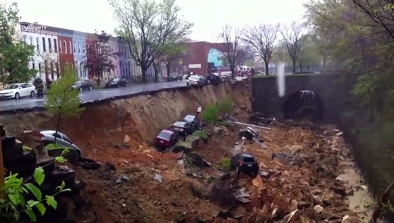 top-5_Massive_landslide_Caught_on_Camera(480p)