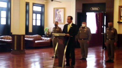 "พล.อ.ประยุทธ์"สีหน้าไม่สู้ดี ขึ้นโพเดี่ยมที่ สตช.พูดประเด็น"บอส อยู่วิทยา"หลุดคดีดัง