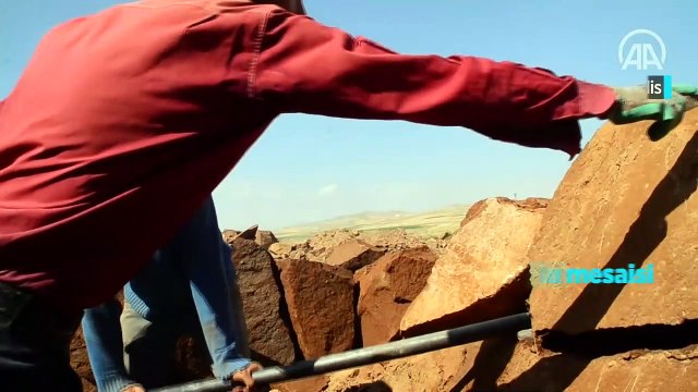Ahlat'ta taş işçilerinin kavurucu sıcakta zorlu mesaisi