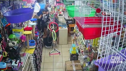 Sopalarla öldüresiye dövdüler | Video