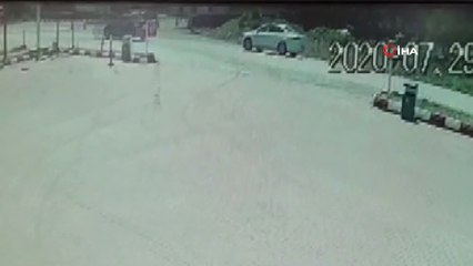 İki otomobilin hurdaya döndüğü kaza kamerada