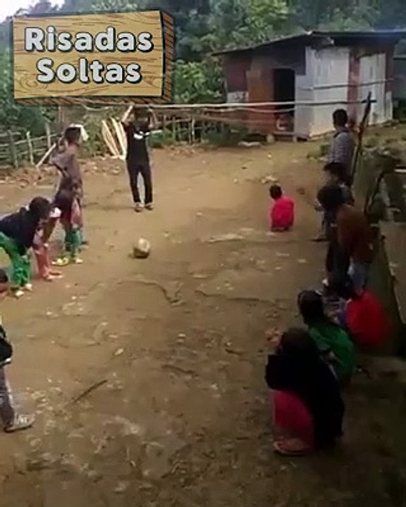 As crianças divertem-se com algo tão simples