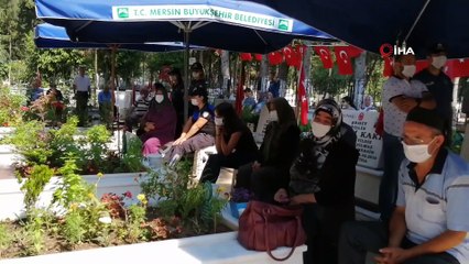 Mersin şehitliğinde hüzünlü bayramlaşma