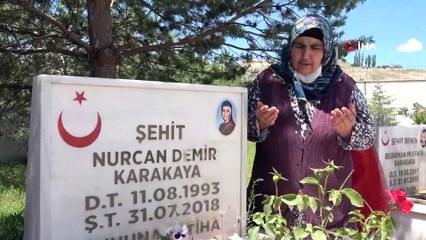 Şehit Bedirhan bebek ve annesi mezarı başında anıldı