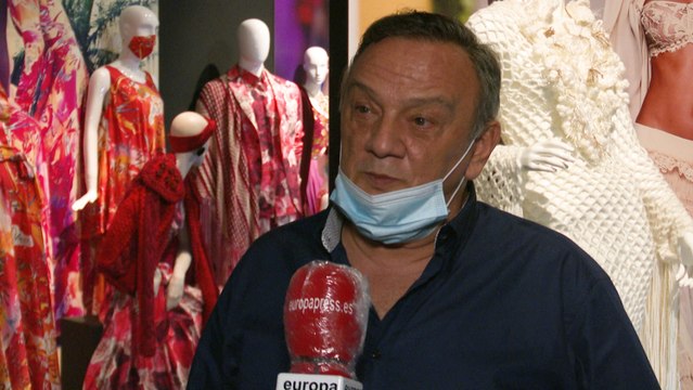 Exposición recoge los diseños más icónicos de Francis Montesinos