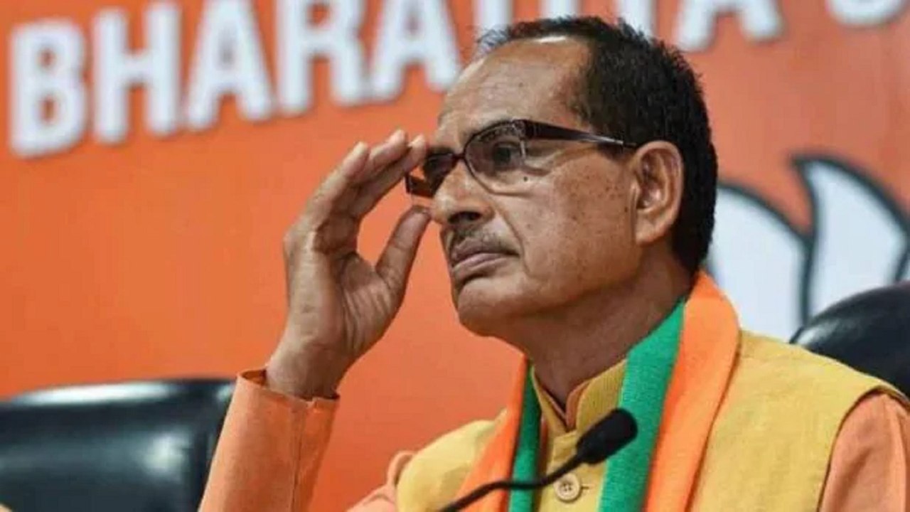 Cong leader send 'Bhabhi Ji Papad' to Shivraj Singh Chouhan