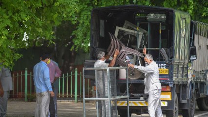 Shatak: Priyanka Gandhi vacates her official bungalow