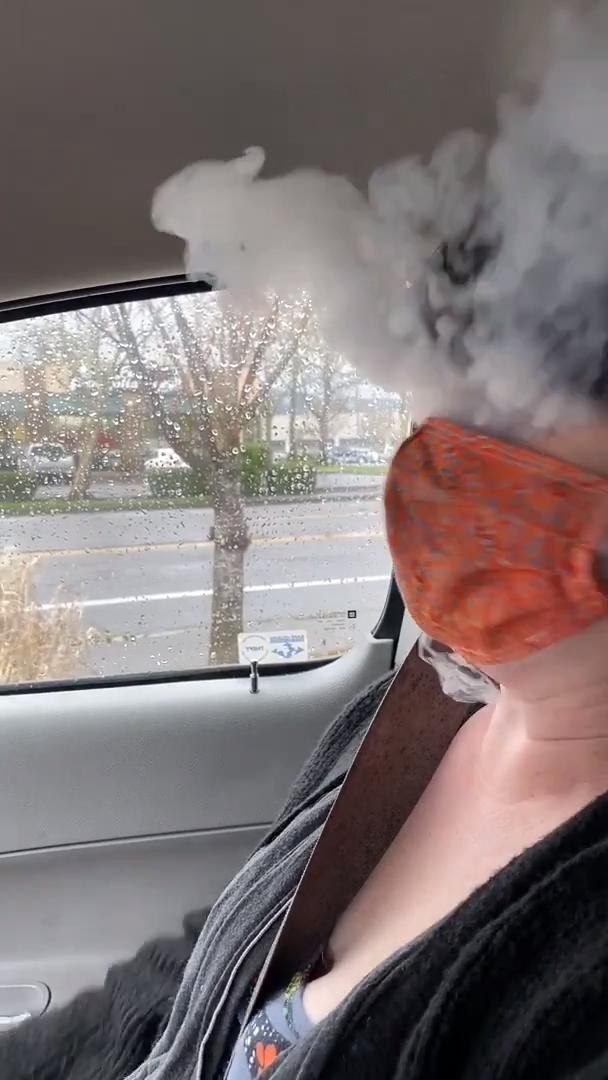 Smoke Billows Out of Mask When Woman Tries to Vape With Mask On - video  Dailymotion