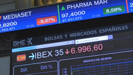 El Ibex 35 baja un 2,91 % y pierde el nivel de los 7.000 puntos