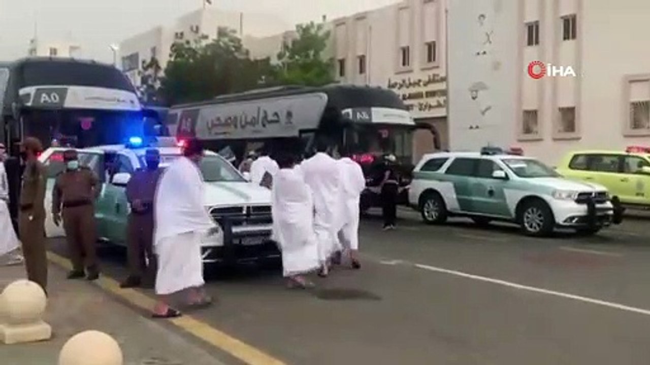 - Hacı adayları Arafat'tan Müzdelife'ye hareket etti