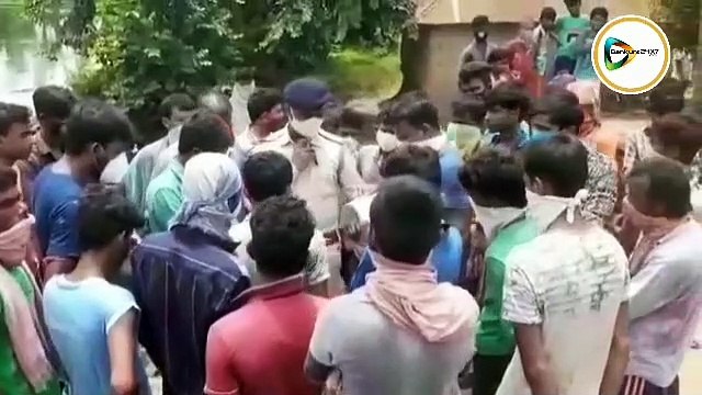 রাতে সিভিক পুলিশের তান্ডবের পর সকালেই ঘর ছাড়া এক ব্যক্তির ঝুলন্ত মৃতদেহ উদ্ধারের ঘটনায় বিক্ষোভে উত্তাল মোজকুড়ি গ্রাম।