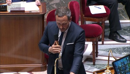 Levée de l'anonymat des donneurs : Adrien Taquet défend sa version du texte