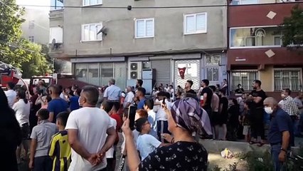 Küçükçekmece'de iki katlı binada çıkan yangın söndürüldü - İSTANBUL