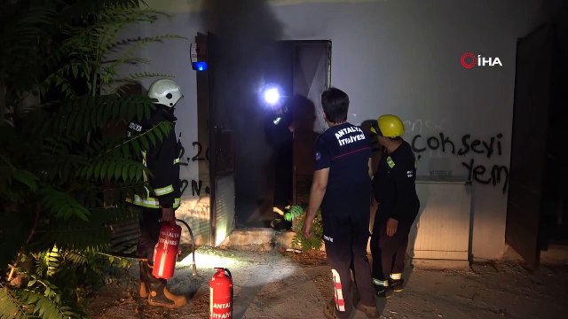 Antalya'da mahalleliyi sokağa döken trafo yangını