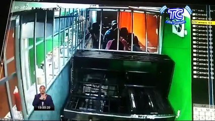 Delincuentes asaltan en un restaurante en el sur de Guayaquil