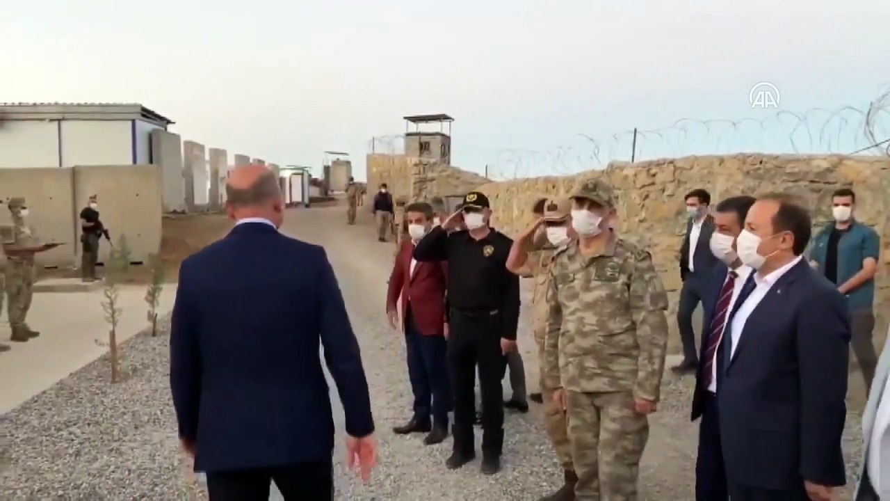 İçişleri Bakanı Soylu, Güneyçam Jandarma Karakol Komutanlığı'nda askerlerle bayramlaştı - ŞIRNAK