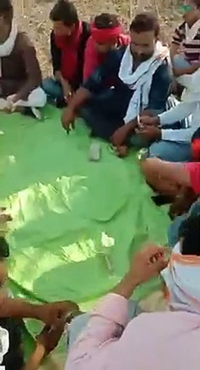 झांसी: सोशल मीडिया पर जमकर हो रहा है जुआ खेलने का वीडियो वायरल